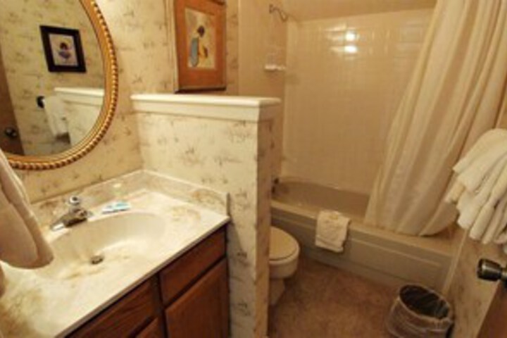 Room 7 of 18
