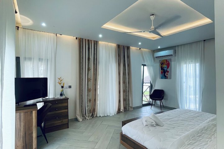 Room 18 of 166
