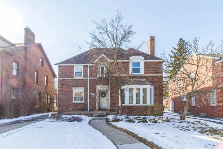 Exterior of Spacious Luxury Home 5 min to Detroit Golf Club
