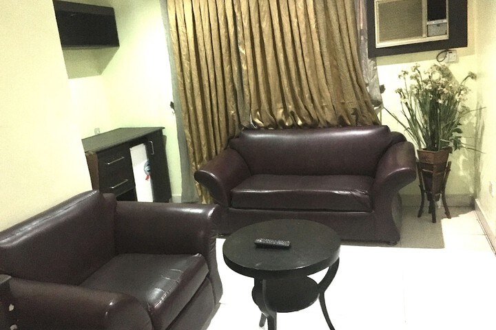 Room 8 of 25