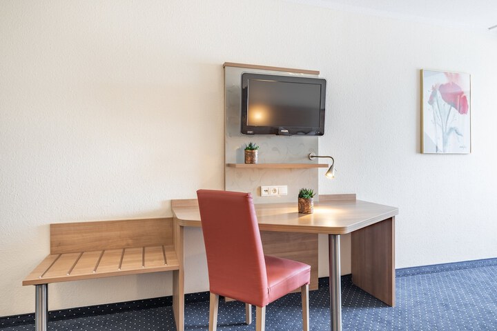 Room 2 of 171