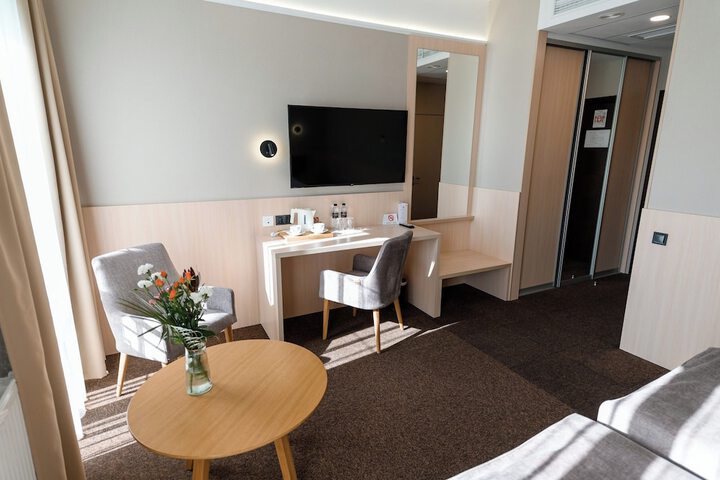 Room 40 of 102