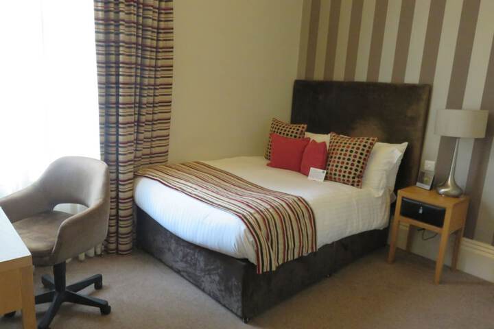 Room 9 of 93