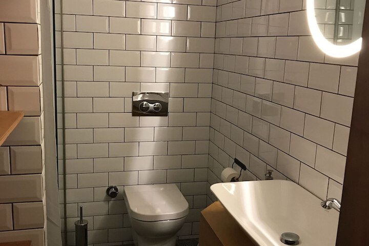 Room 6 of 131