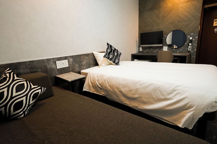 Room 49 of 170