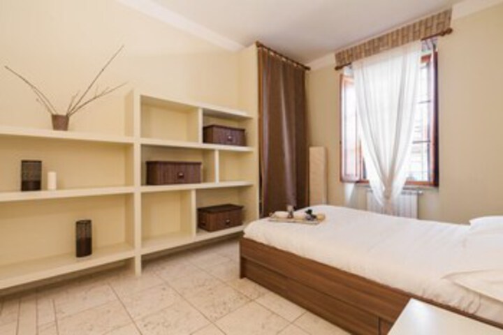 Room 9 of 32