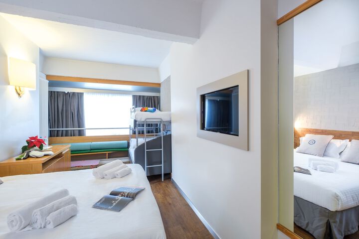 Room 15 of 40