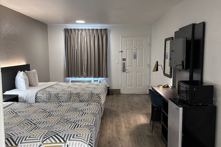 2 Queen Beds (4 of 20)