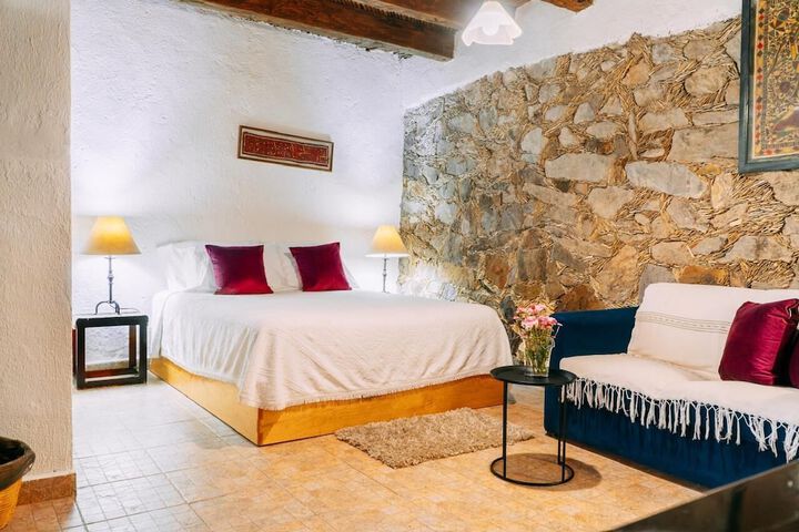 Room 5 of 17