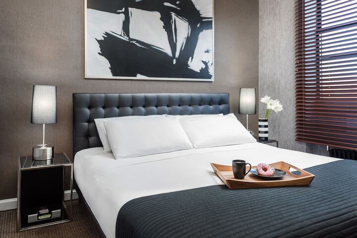 Park West Hotel