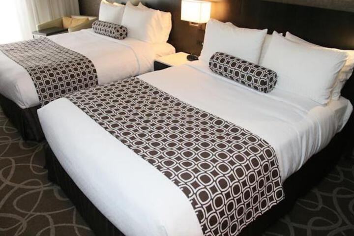 2 Queen Beds (1 of 11)