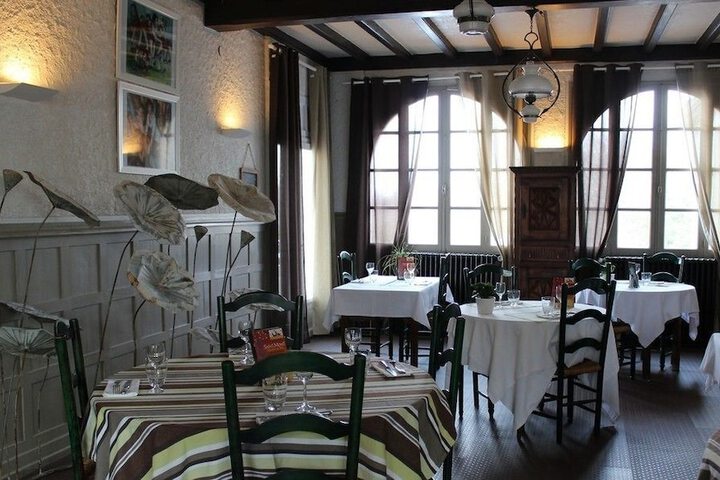 Dining 2 of 4