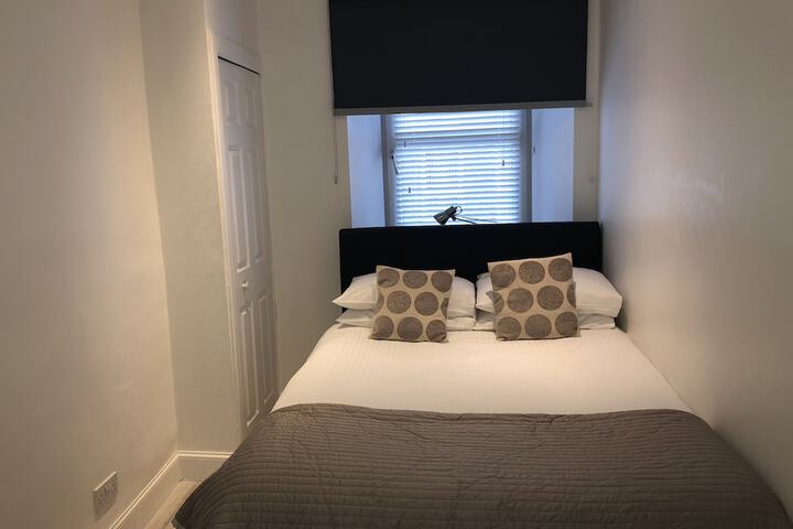 Room 2 of 37