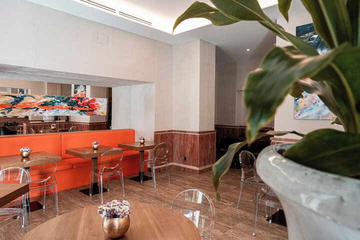 Lounge 183 of 197