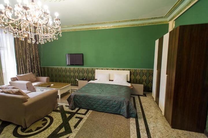 Room 17 of 46