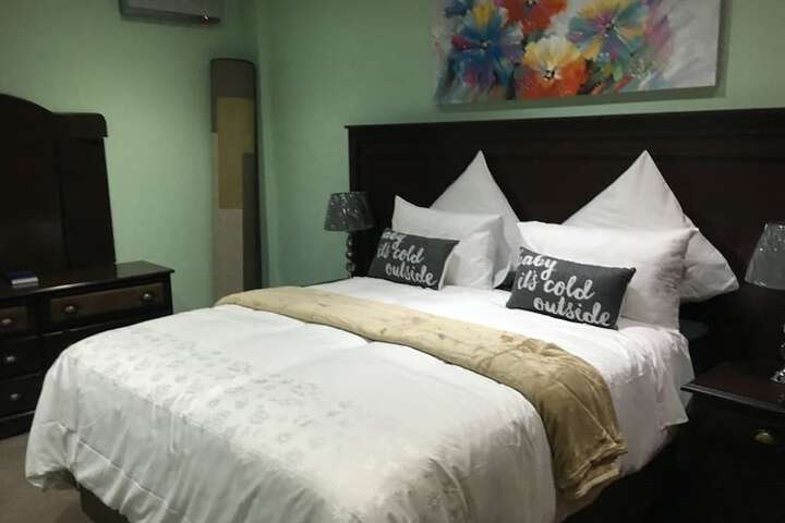 Room 7 of 18