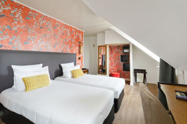 Room 10 of 46
