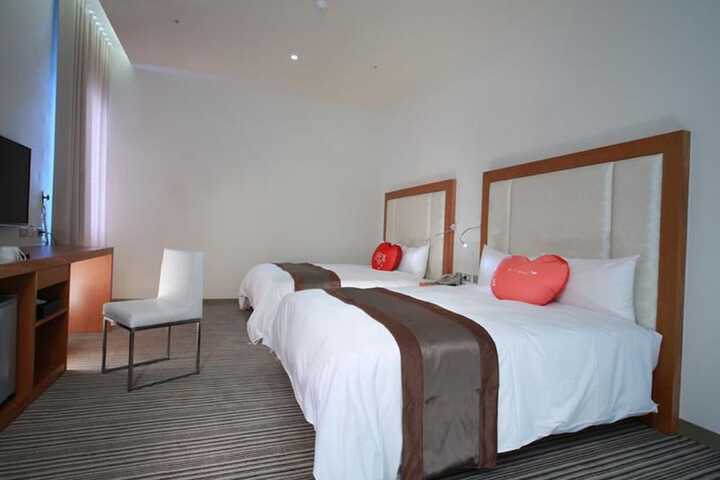 Room 4 of 48