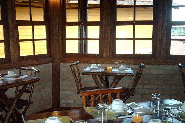 Dining 11 of 12