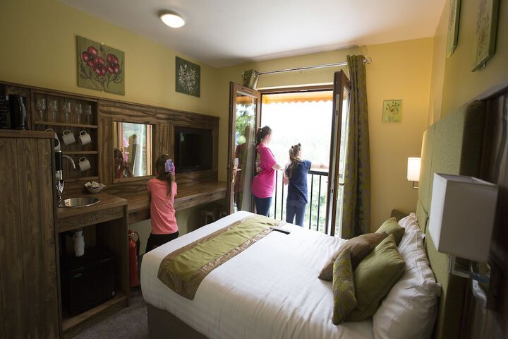 Room 4 of 83