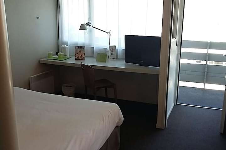 Room 9 of 47