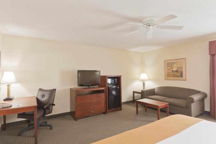Standard Room, King or Two Doubles (1 of 3)