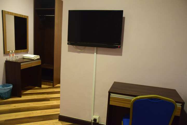 Room 27 of 41