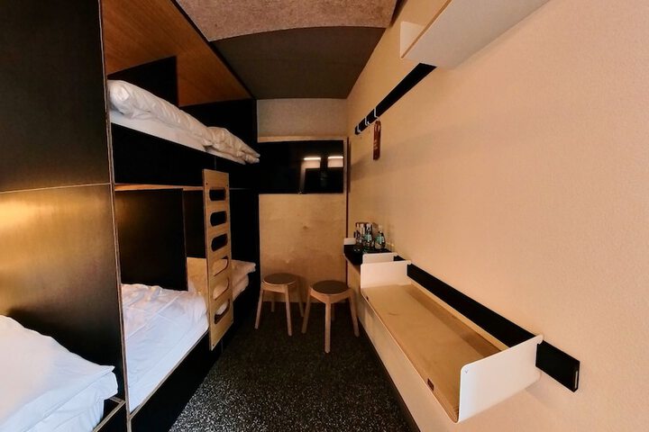 Room 45 of 93