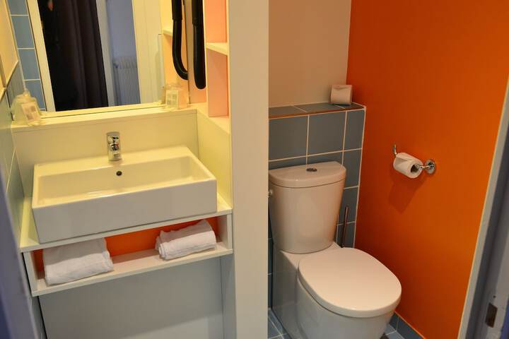 Room 9 of 23