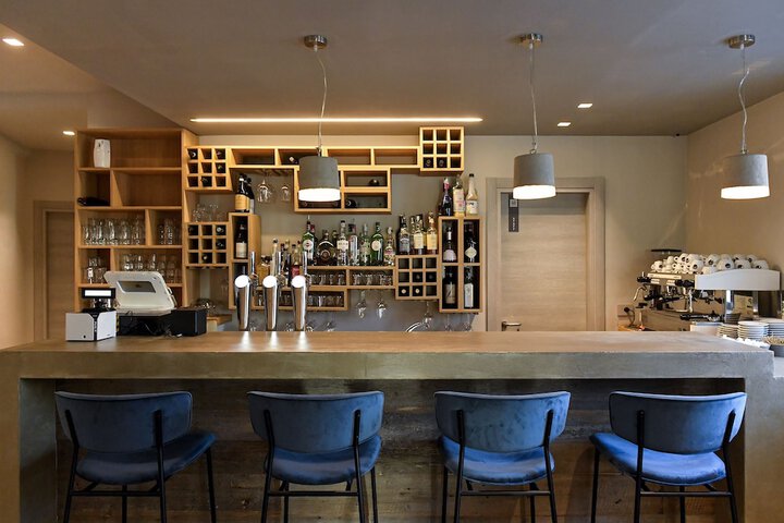 Lounge 58 of 68