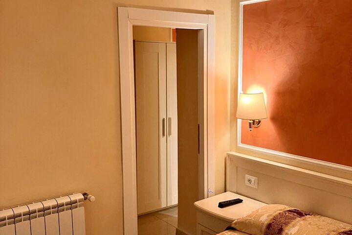 Room 35 of 46