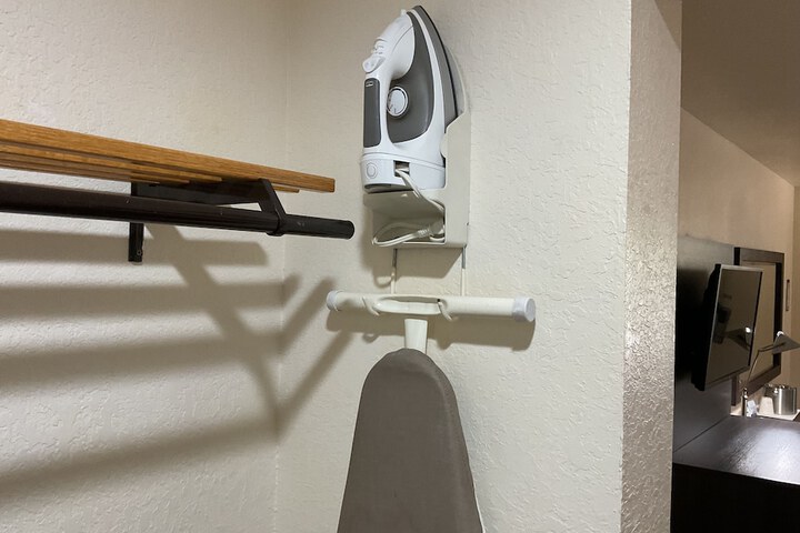 Iron/ironing board
