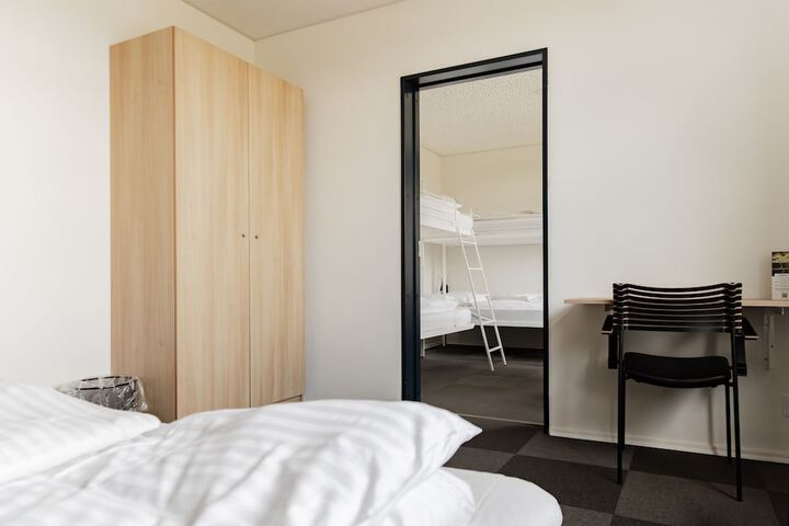 Room 10 of 45