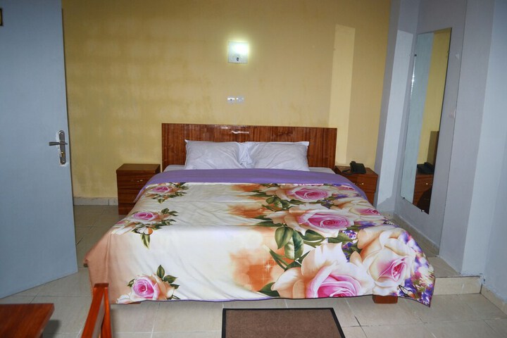 Room 9 of 23