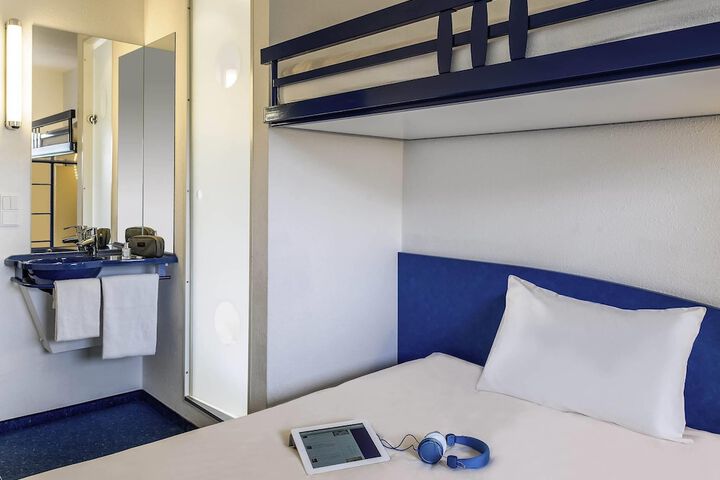 Room 15 of 26
