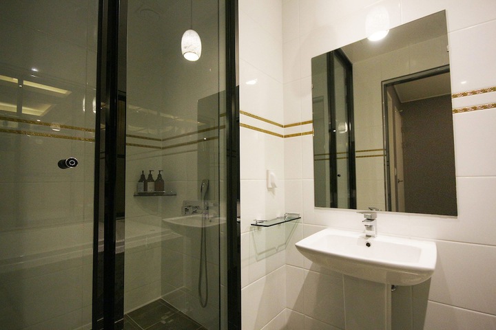 Room 16 of 33