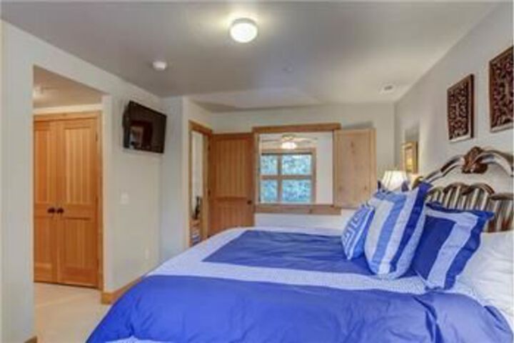 Room 8 of 16