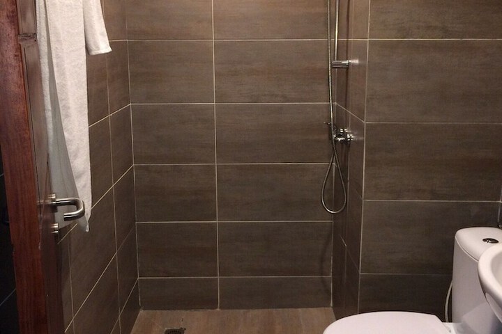 Room 10 of 16