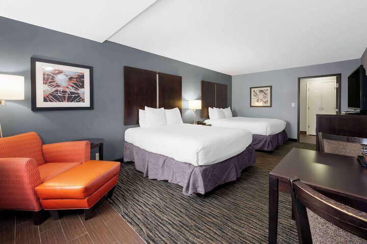 2 Queen Beds Exterior Accessible Refrigerator WiFi Full Breakfast (8 of 10)