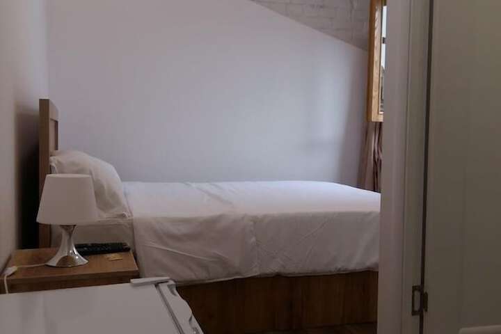 Room 9 of 15