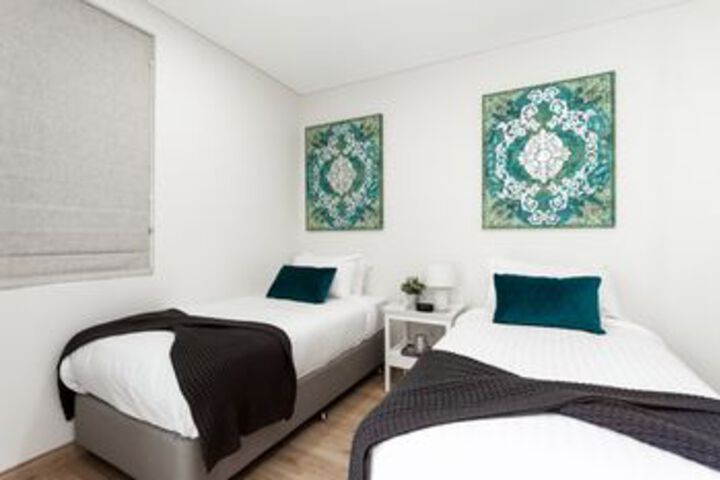 Room 5 of 18