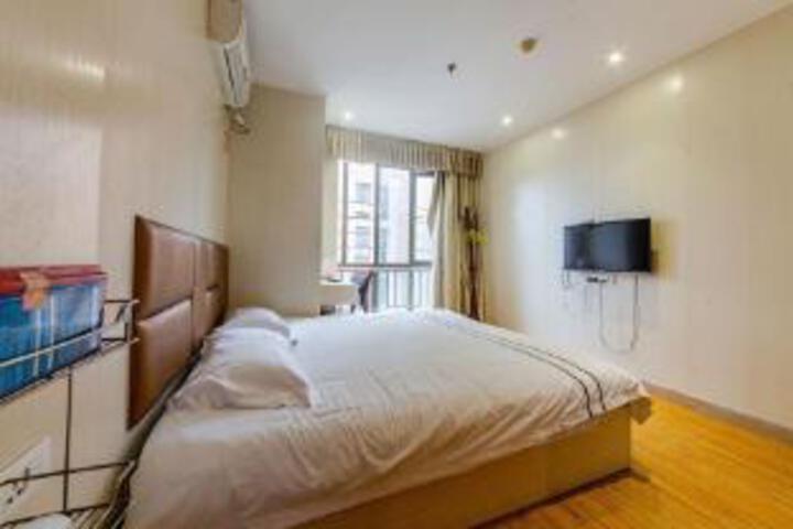 Room 5 of 6