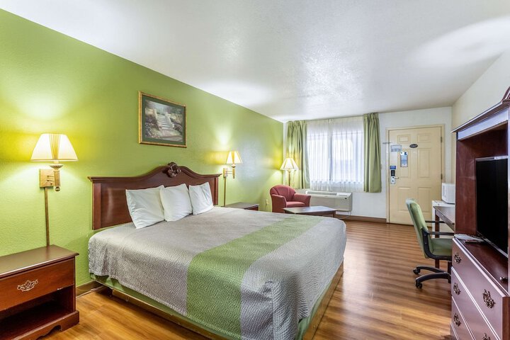 Room 10 of 35