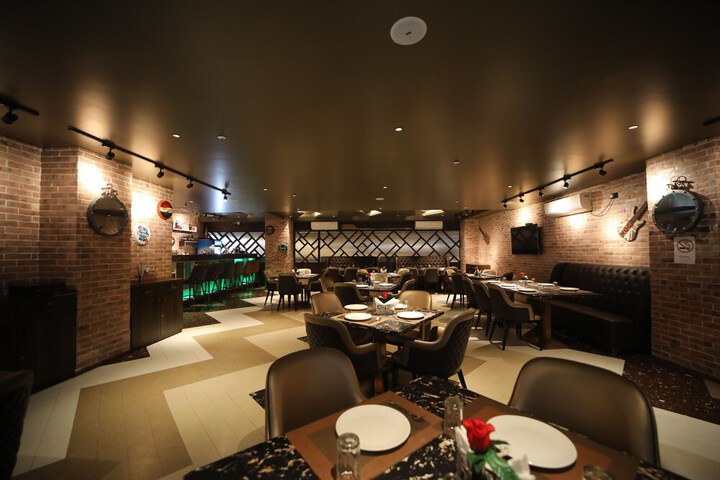 Lounge 18 of 23