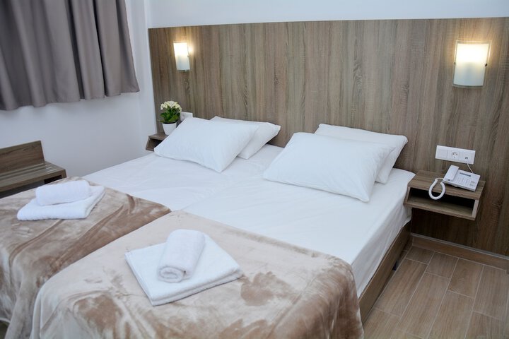 Room 26 of 37
