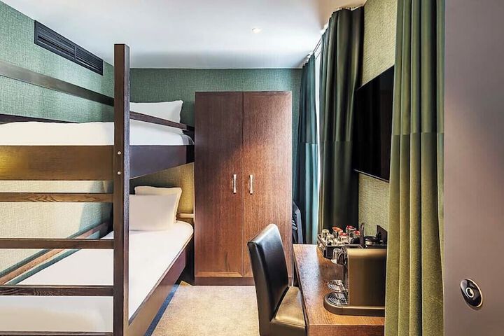 Room 48 of 103