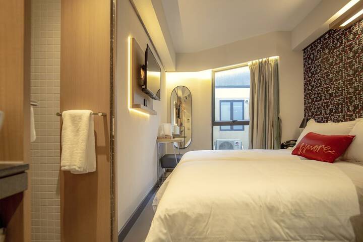 Room 9 of 30