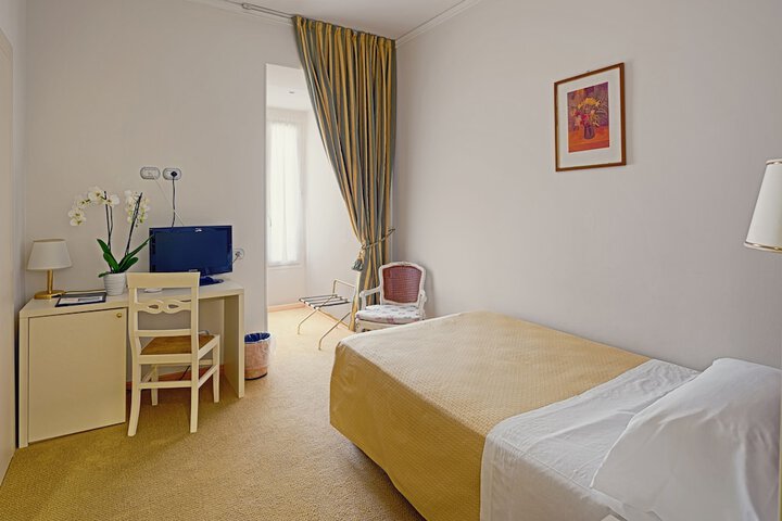 Room 12 of 71
