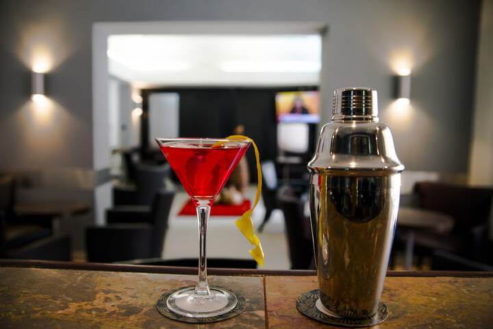Lounge 50 of 79