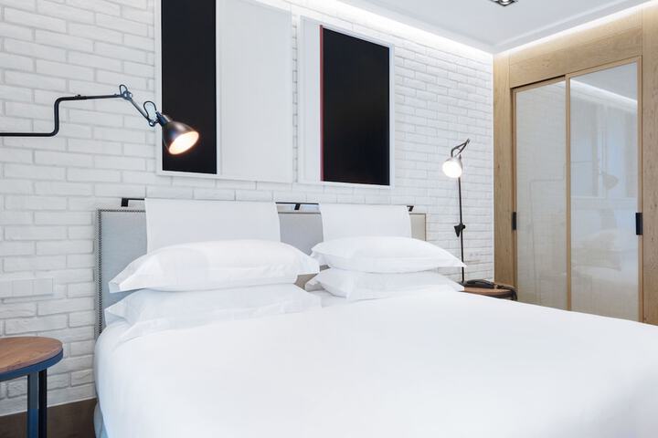 Room 6 of 34
